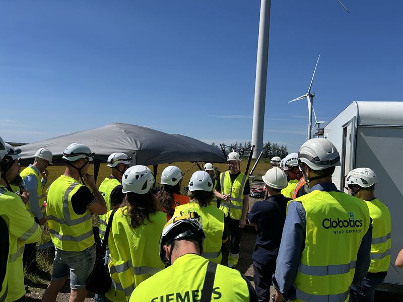 Wind field team receiving an on-site briefing